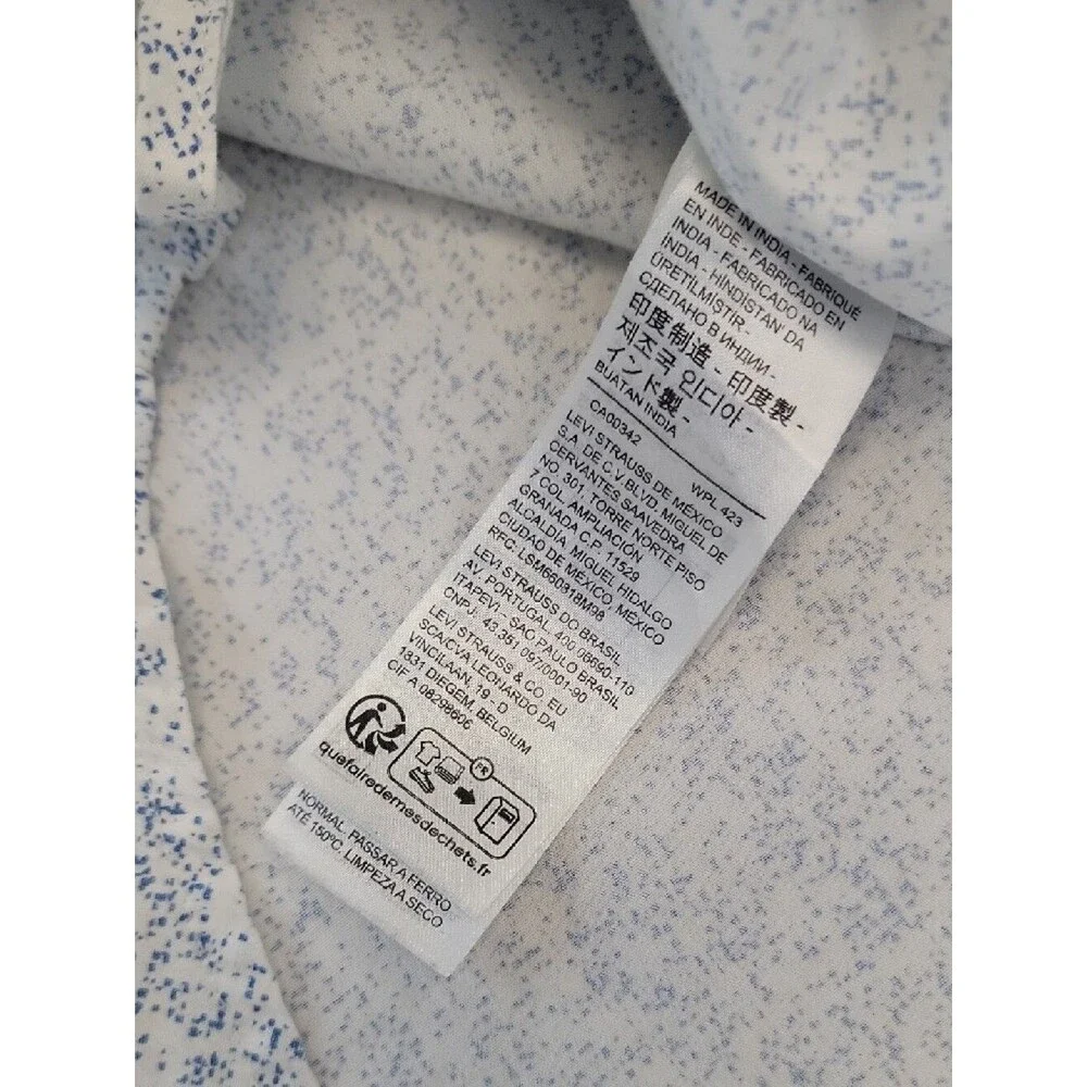 Levi's Summer Light Blue Short-Sleeve Button-Down with Micro Speck Print